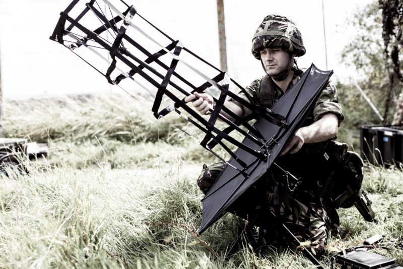 UHF Satcom Manpak Antenna